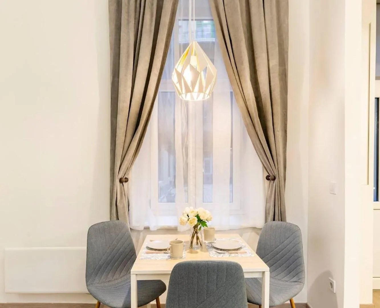 New! Central Location Flat By The Synagogue Будапешт Апартаменты